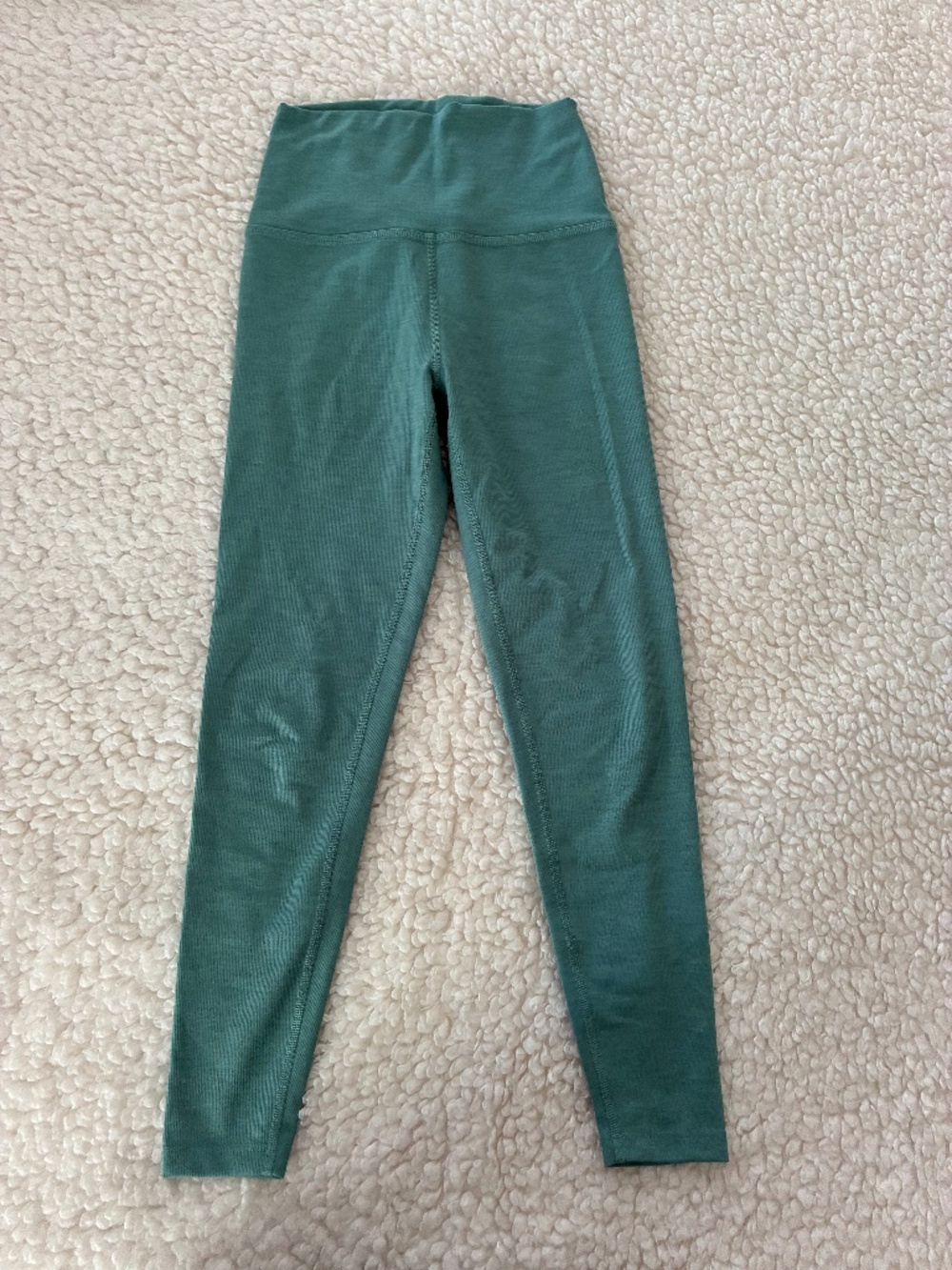 Beyond Yoga Green Ribbed Leggings Size M High Waist 7/8 Length Activewear